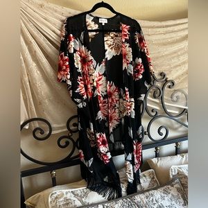 Gently used Siren Lily kimono size 1X, black floral and fringe